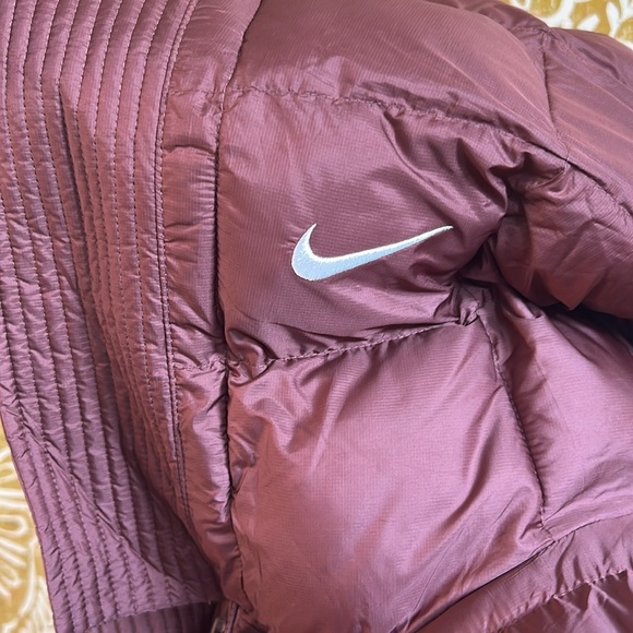 NWT Nike Swoosh Puffer PrimaLoft Therma-FIT Oversized Hooded Jacket in Red Sz M - Picture 6 of 16